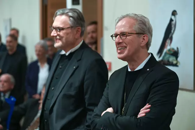 Vorgänger und Nachfolger: Joachim Liebig (l.) und Karsten Wolkenhauer beim Empfang | Foto: Heiko Rebsch