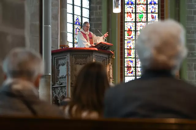 Predigt II: Kirche müsse nah bei den Menschen sein und sie in ihren Lebensumständen begleiten, so Wolkenhauer. | Foto: Heiko Rebsch
