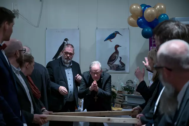 Mutig voran: Das mobile Kletterkirchen-Projekt "Getragen wagen" begeisterte mit einem Beitrag beim Empfang.  | Foto: Heiko Rebsch