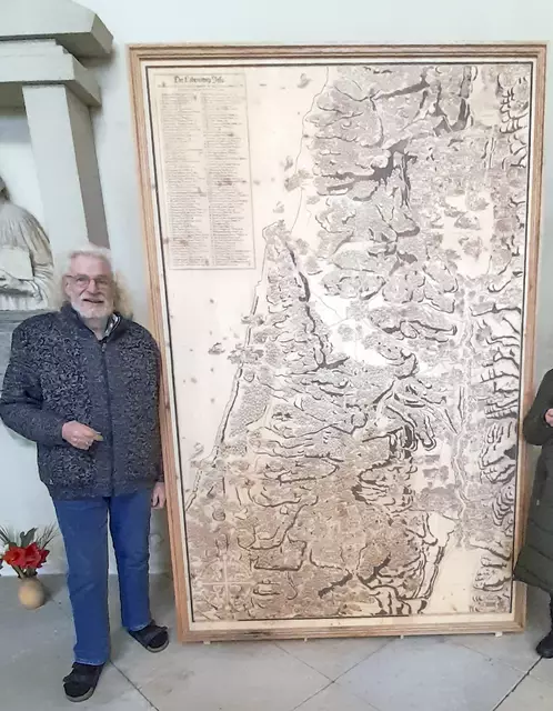 Opus magnum: Die biblische Karte des Heiligen Landes, welche den Lebensweg Jesu in über 100 Stationen zeigt, ist noch bis Ostern im Magdeburger Dom zu sehen.  | Foto: Helga Fiek