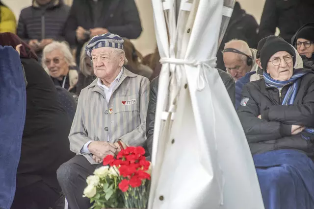 Der 97-jährige Alojzy Maciak aus Polen ist einer der Buchenwald-Überlebenden. | Foto: Maik Schuck