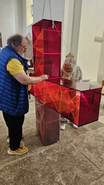 Installation in der Basilika Münchenlohra. | Foto: Regina Englert