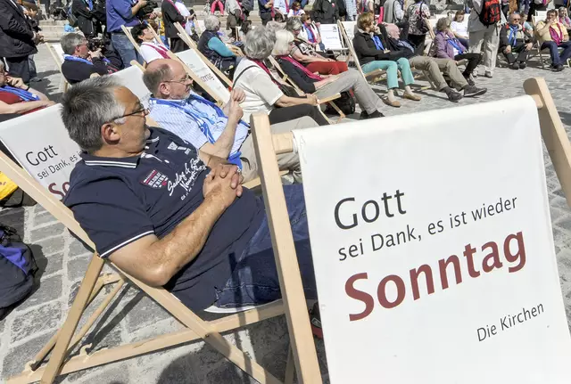 Der geistliche Wert des Arbeitsalltags ist nahezu bedeutungslos geworden, meint Jürgen Kehnscherper. Auf dem Foto, die "Allianz für den freien Sonntag" beim Katholikentag 2014 vor dem Regensburger Dom.  | Foto: Foto: epd-bild/Hanno Gutmann