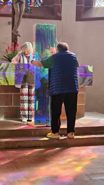 Installation des Lichtkreuzes Nr. 1 in der Blasiikirche zu Nordhausen. | Foto: Regina Englert
