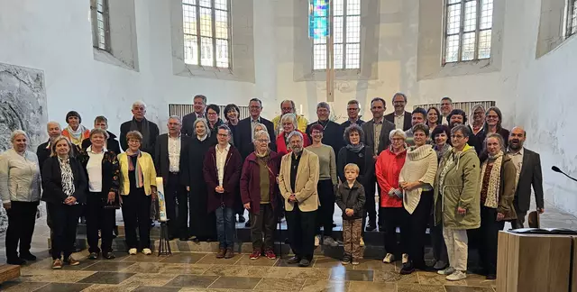 Gruppenbild der Teilnehmer anlässlich der Ausstellungseröffnung in Ellrich. | Foto: Regina Englert