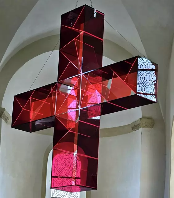 Lichtkreuz in der Basilika Münchenlohra | Foto: Regina Englert