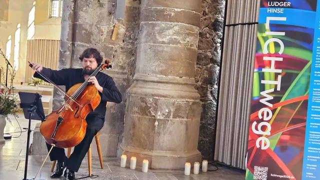 Sebastian Hennemann - Solo-Violoncello beim Lohorchester Sondershausen in Ellrich zur Eröffnungsveranstaltung. | Foto: Regina Englert