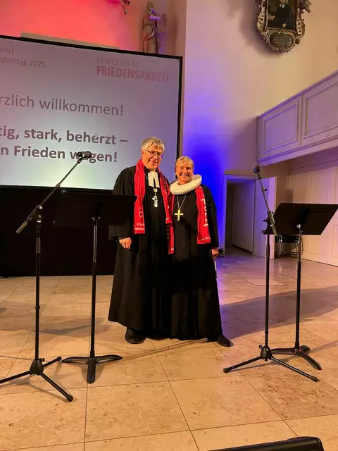 Friedensgottesdienst: Gestaltet wurde er von EKM-Landesbischof und EKD-Friedensbeauftragten Friedrich Kramer sowie EKD-Ratsvorsitzender Kirsten Fehrs | Foto: Willi Wild