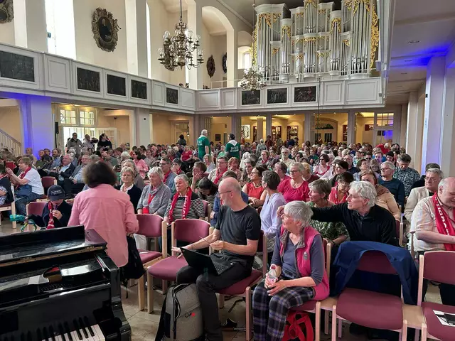 Friedensgottesdienst: Die Johanniskirche war mit ihren 450 Plätzen mehr als gut gefüllt. | Foto: Willi Wild