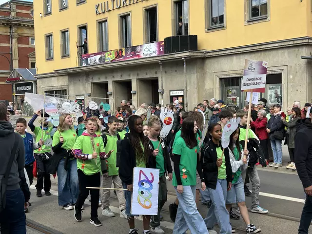 Ganz in grün: Die Schüler der Evangelischen Regelschule Gotha. Die Einrichtung in Trägerschaft der Evangelischen Schulstiftung in Mitteldeutschland St. Johannes ist eine integrative reformpädagogische Regelschule. | Foto: Willi Wild