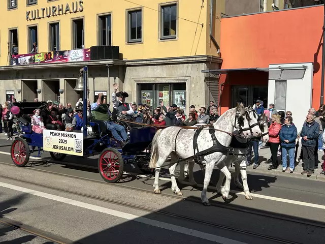 Angeführt wurden die Teilnehmer im Festumzug aus dem Ilm-Kreis von der Kutsche des Friredenstrecks. | Foto: Willi Wild