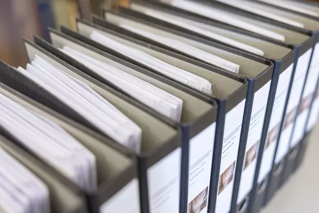 Ordner voll: Die Verantwortlichen hoffen, dass der Antrag bis Ende 2025 bearbeitet wird. | Foto: Paul-Philipp Braun