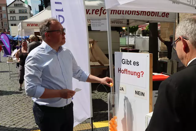 Kirchenmeile: Thüringens Ministerpräsident Mario Voigt muss sich entscheiden | Foto: Friedemann Witting