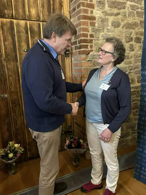 Der Präsident des Landeskirchenamts der EKM, Dr. Jan Lemke, wünschte Barbara Füten alles Gute. | Foto: Willi Wild