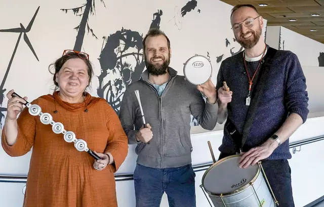 Tamburin statt Trompete: Anja-Maria Vetter (v. l.), René Obst und Stephan Müller. | Foto: Wolfgang Hesse