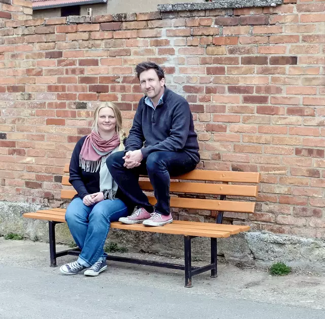 Ein gutes Team: Tim Wache und Martina Grimm. Das Hospizbuch-Projekt verfolgen sie seit 2019. Fünf Euro pro verkauftem Buch werden an das Jenaer Hospiz gespendet. | Foto: Foto: Julia Reinard