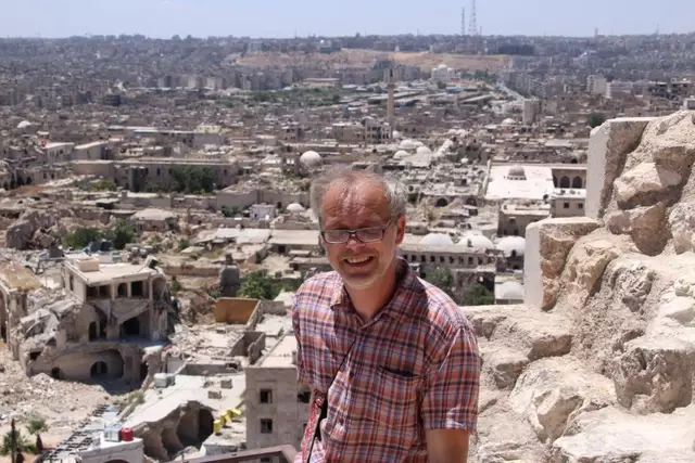 Christian Kurzke vor der Stadt Aleppo in Syrien | Foto: EKM