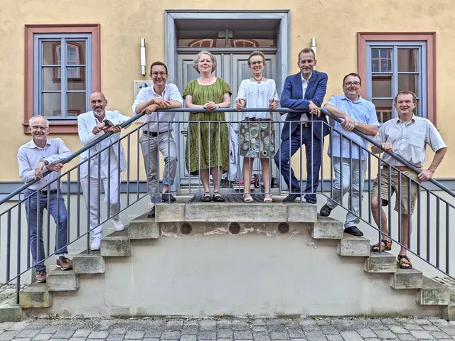 KFU-Absolventen aus der EKM: (v. l.) Andreas Hoch, Magdeburg; Ingo Hofmann, Tonndorf (KK Weimar); Hannes Remmler, Meiningen; Judith Schlegel, Halle; Rena Niedermeyer-Schwarze, Schlöben (KK Eisenberg); Thomas Kratsch und Uwe Kirschberg, Ohrdruf (KK Waltershausen-Ohrdruf); Ralf Hellriegel, Uebigau (KK Bad Liebenwerda) | Foto: André Poppowitsch
