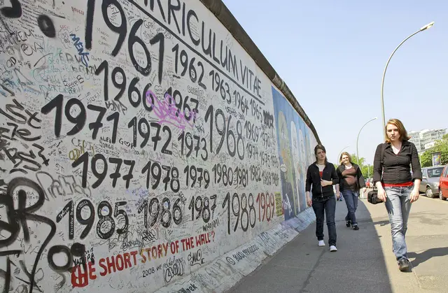 Das Ende steht am Anfang: Ines Geipels Buch "Fabelland" beginnt am 9. November 1989, dem Abend der Grenzöffnung. Die Autorin selbst war einige Monate zuvor in den Westen geflüchtet.  | Foto: epd-bild/Guido Frebel