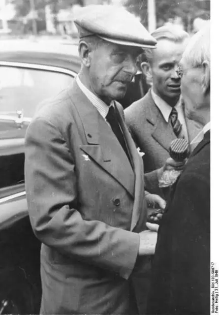Foto: Zentral: Thomas Mann. Ganz rechts, nur von der Seite zu sehen: Rudolf Herrmann
