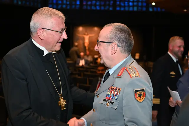 Bernhard Felmberg und General Carsten Breuer | Foto: epd-bild/Christian Ditsch