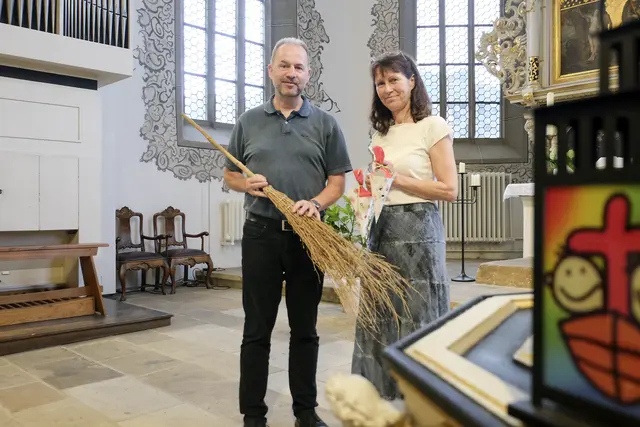 "Flugbereit" für den Gottesdienst zum Schul-jahresbeginn in der Stadtkirche Rudolstadt: Martin und Ulrike Krautwurst | Foto: Julia Reinard