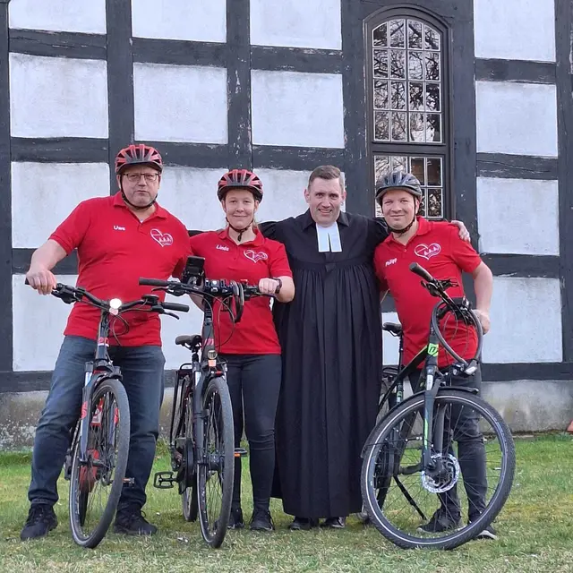 Uwe Kirchhoff, Linda Zeiler, Ord. Prädikant Fred René Herrmann und Philipp Zeiler (v.l.) | Foto: Jörg Herrmann