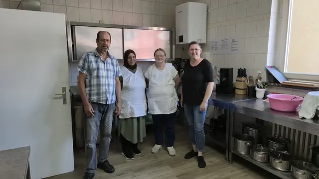 Regionalbischöfin Bettina Schlauraff (rechts) mit dem Team der Suppenküche der Diakonie Wittenberg | Foto: A. Schulze