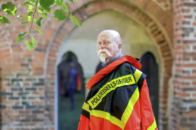 Superintendent für alle Fälle: Seit 30 Jahren ist Michael Kleemann als Notfallseelsorger im Dienst. 1993 trat er in die Feuerwehr ein. | Foto: epd-Bild/Viktoria Kühne