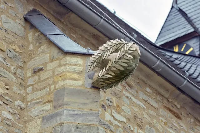 Auf diese Weise will der Künstler die Plastik umhüllen. | Foto: Montage: Thomas Leu