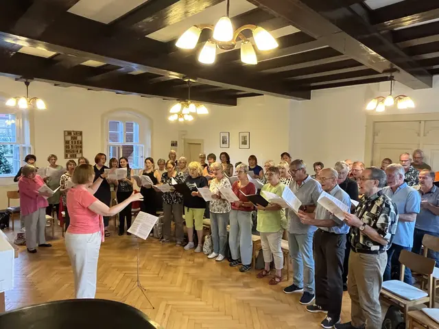 Mit Freude und viel Engagement probt die Kantorei Sangerhausen jeden Donnerstagabend am Oratorium "Solange ihr Tag habt". | Foto: Claudia Crodel