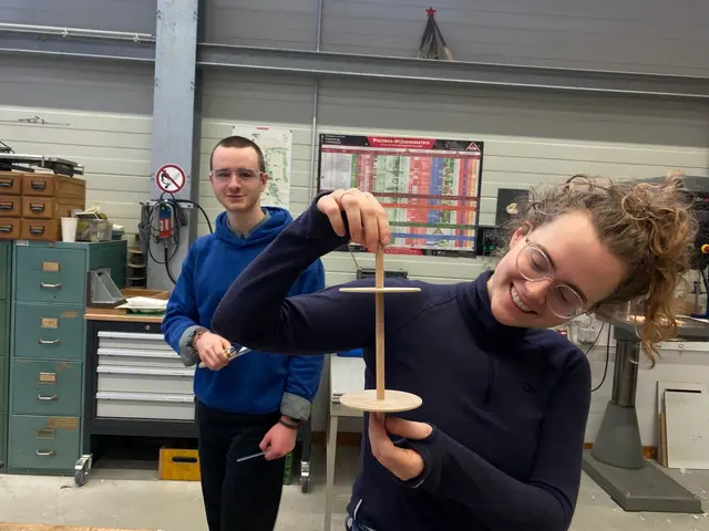 Studenten bei der Arbeit am Kunstprjekt "Fast Perfekt"
 | Foto: Bauhaus-Universität Weimar