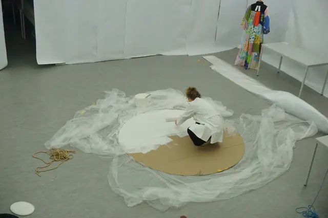 Studenten bei der Arbeit am Kunstprjekt "Fast Perfekt" | Foto: Bauhaus-Universität Weimar