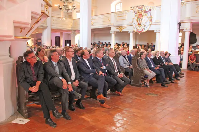 Festgesellschaft in der Stadtkirche St. Peter und Paul (Herderkirchwe) Weimar | Foto: Sandra Smailes