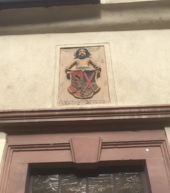 Das Stadtwappen am Rathaus | Foto: G. Buchwald