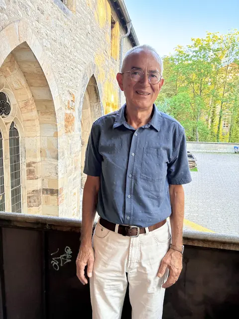 Ulrich Bock vor dem Predigerkloster in Erfurt. Hier engagierte er sich mit seinen Mitschülern in der Evangelischen Schülerarbeit. | Foto: Angelika Reiser-Fischer