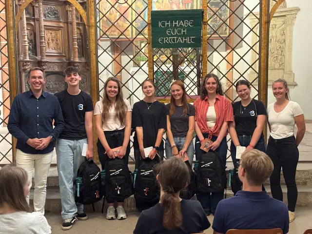 Von links nach rechts: Alexander Kölling, Sören Richter, Charlotte Belitz, Hanna-Maria Wildgrube, Clara Merten, Stella Schimming, Juliane Mohr, Swaantje Tantzen | Foto: Evelyn Seifert