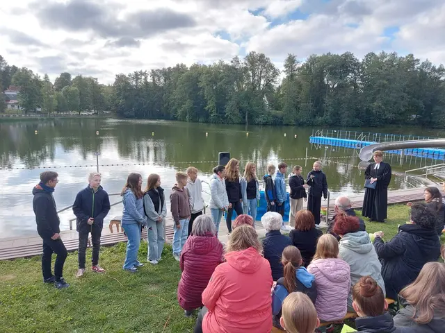 Ein Gottesdienst im Schwimmbad Münchenbernsdorf  | Foto: Nicole Handke