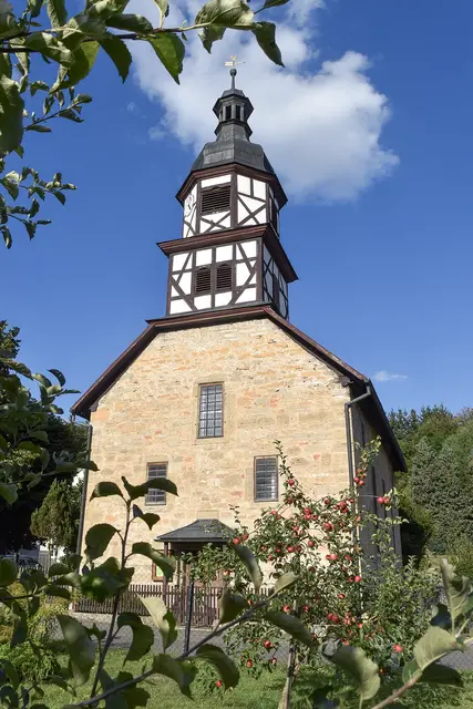 Die Dorfkirche von Hallungen wurde 1725 anstelle der vorreformatorischen Nikolaikirche errichtet. | Foto: Reiner Schmalzl