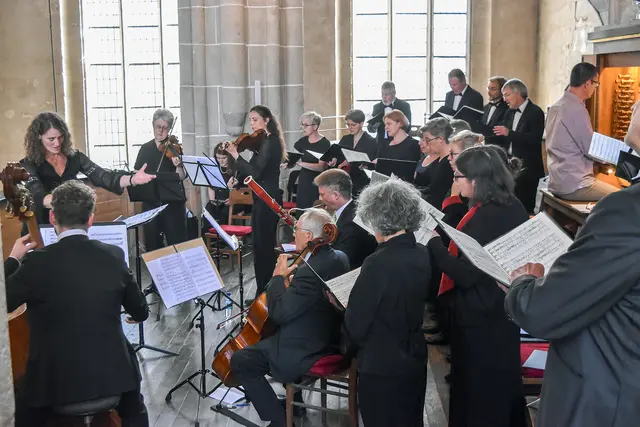 Mühlhausen: Ingrid Kasper (l.) und der Augustiner Vocalkreis brachten die Kantate erstmals nach 300 Jahren zu Gehör. | Foto: Reiner Schmalzl