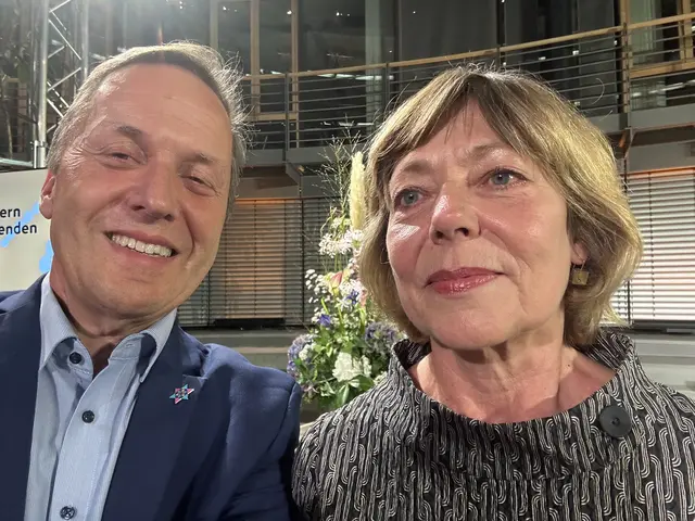 Früher mal Zeitungskollegen: Daniela Schadt, Lebensgefährtin von Altbundespräsident Joachim Gauck und Willi Wild  | Foto: Willi Wild