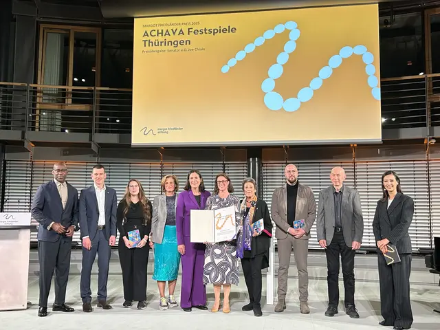 Die Achava-Delegation mit dem Laudator Joe Chiallo (l.) | Foto: Willi Wild