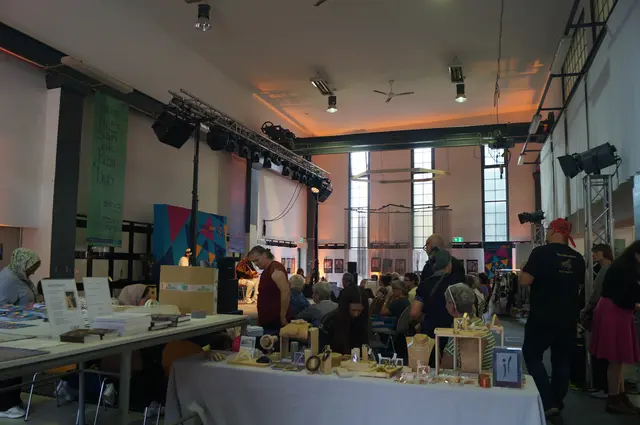 Jenny Feuerstein kommt jedes Jahr zum Familienfest von Köln wieder nach Hause nach Eisenach und hat ganz besonderen Schmuck designt.
