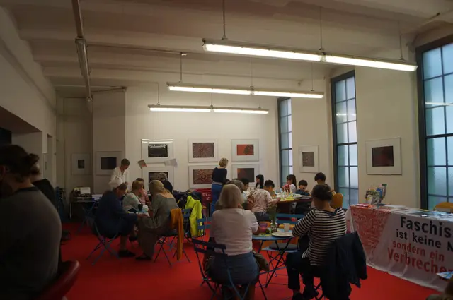 Bastelstationen, Fotoausstellung und Platz für Gespräche- über alle Grenzen hinweg