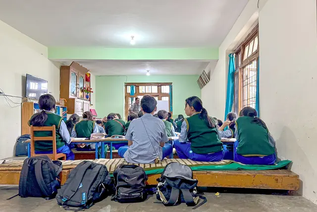Noch sind die Klassenzimmer im "Tibetan Children’s Village" gut besetzt. Aber wie lange wird das so bleiben?  | Foto: epd-bild/Natalie Mayroth