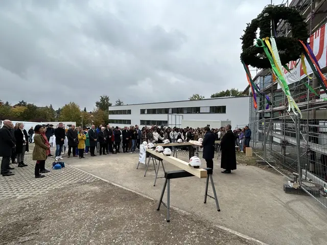 Richtfest der Evangelischen Pflegeschule des Sophien- und Hufeland-Klinikums Weimar  | Foto: Willi Wild