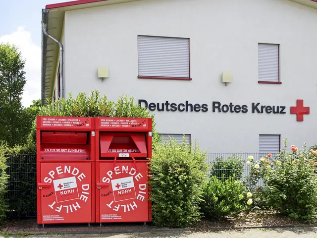 Noch stehen die Container des Roten Kreuzes. Andere wurden bereits abgebaut. | Foto: brudertack69 – stock.adobe.com