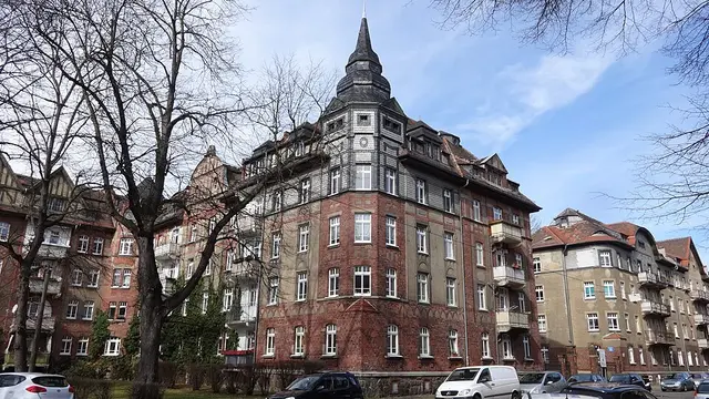 Leipzig-Kleinzschocher, Meyersche Häuser | Foto: Colomen, CC BY-SA 4.0, https://commons.wikimedia.org/w/index.php?curid=67248305