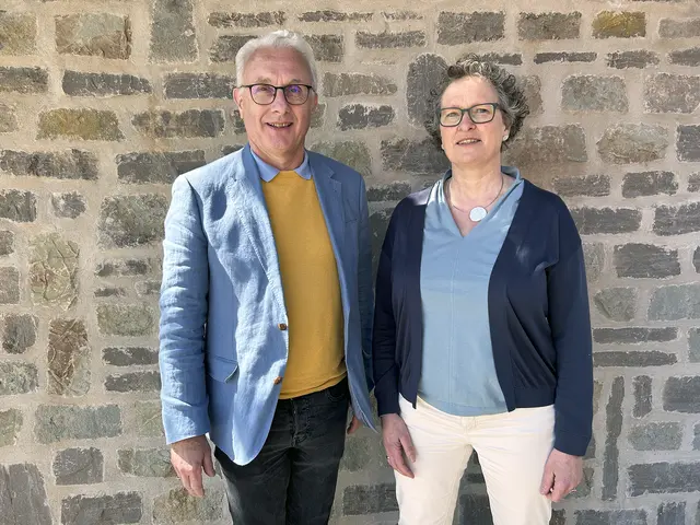 Stefan Große und seine Nachfolgerin Barbara Füten bei der Frühjahrstagung der Landessynode 2025 in Kloster Drübeck | Foto: Willi Wild
