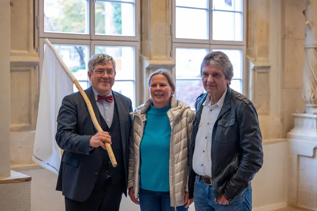 Friedrich Kramer, Friedensbeauftragter des Rates der EKD und Landesbischof der EKM, mit Monika und Johannes Heibel von der Initiative gegen Gewalt | Foto: Matthias Frank Schmidt